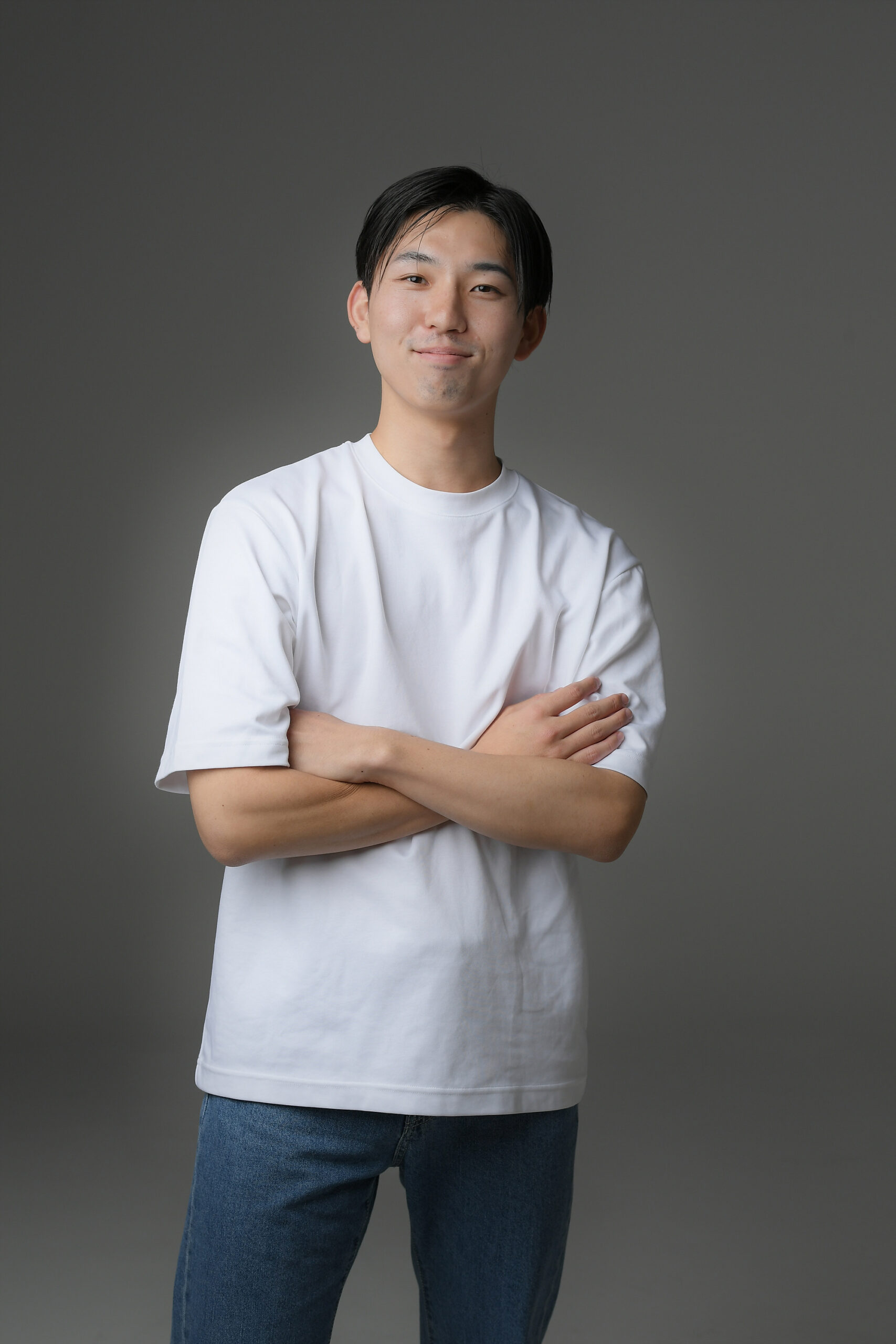 担当行政書士 西岡 晃司